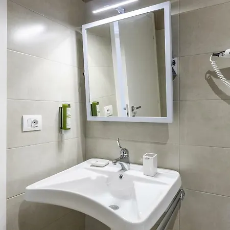 Viamonti Hotel 3*